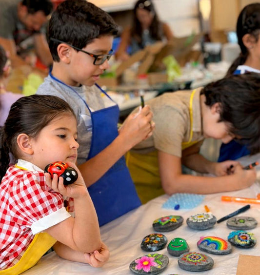 ورشة عمل فنون الحجر للأطفال من سن 8 إلى 11 عامًا